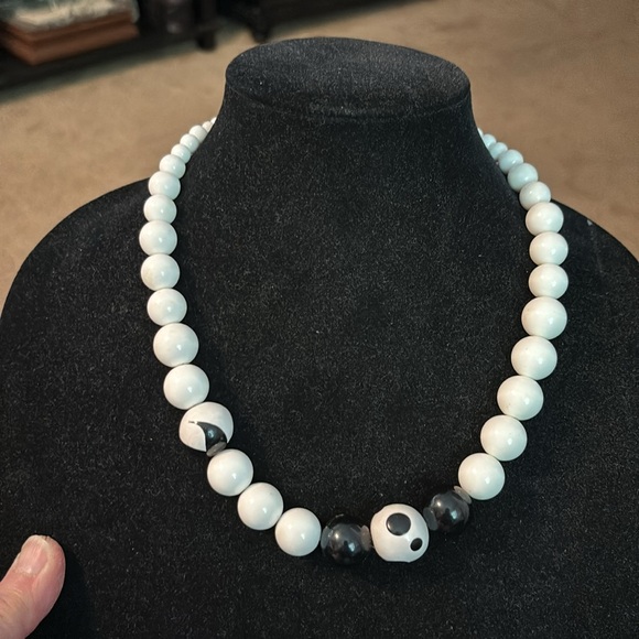 Vintage Designs by Paula retro 1980 black and white graduated bead necklace - Picture 4 of 4